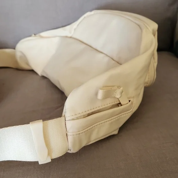 Fabletics Belt bag cream colored - Picture 6 of 12